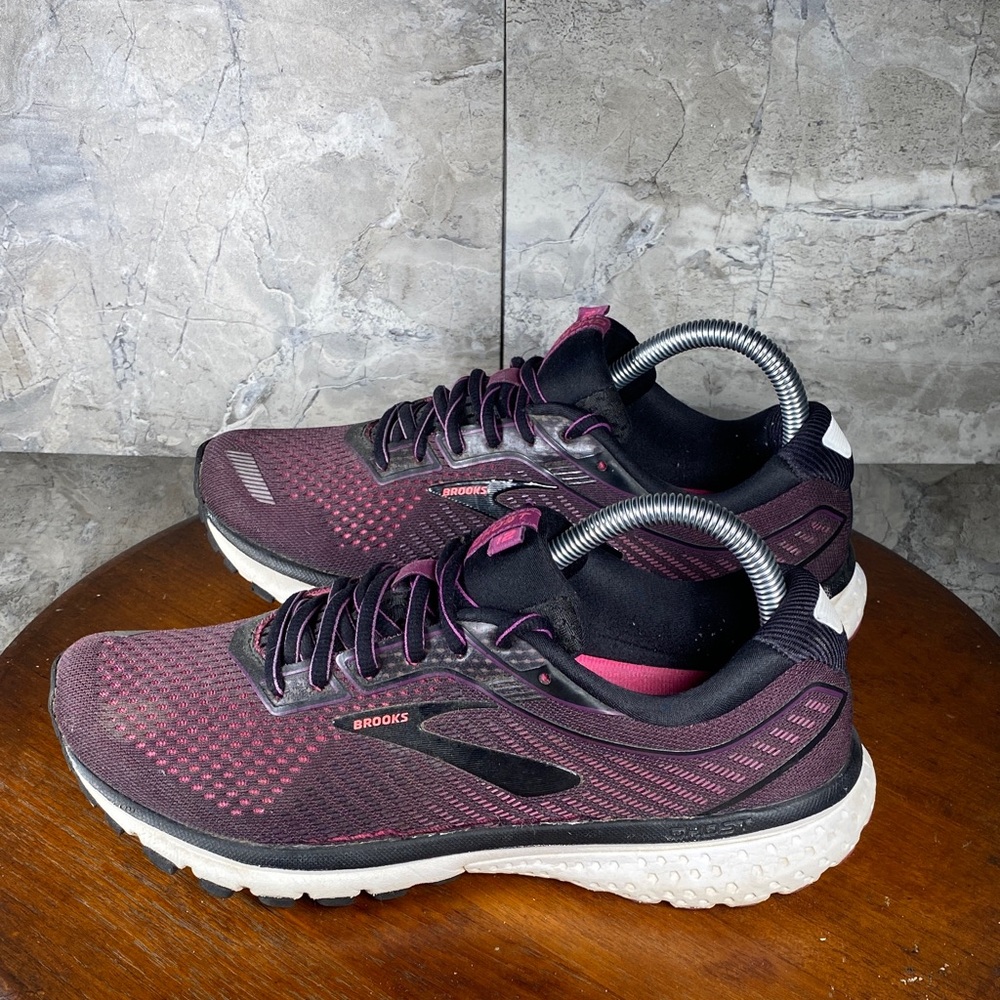 Brooks Ghost 12  Women's Size 8 Purple/Black Athletic Shoes
